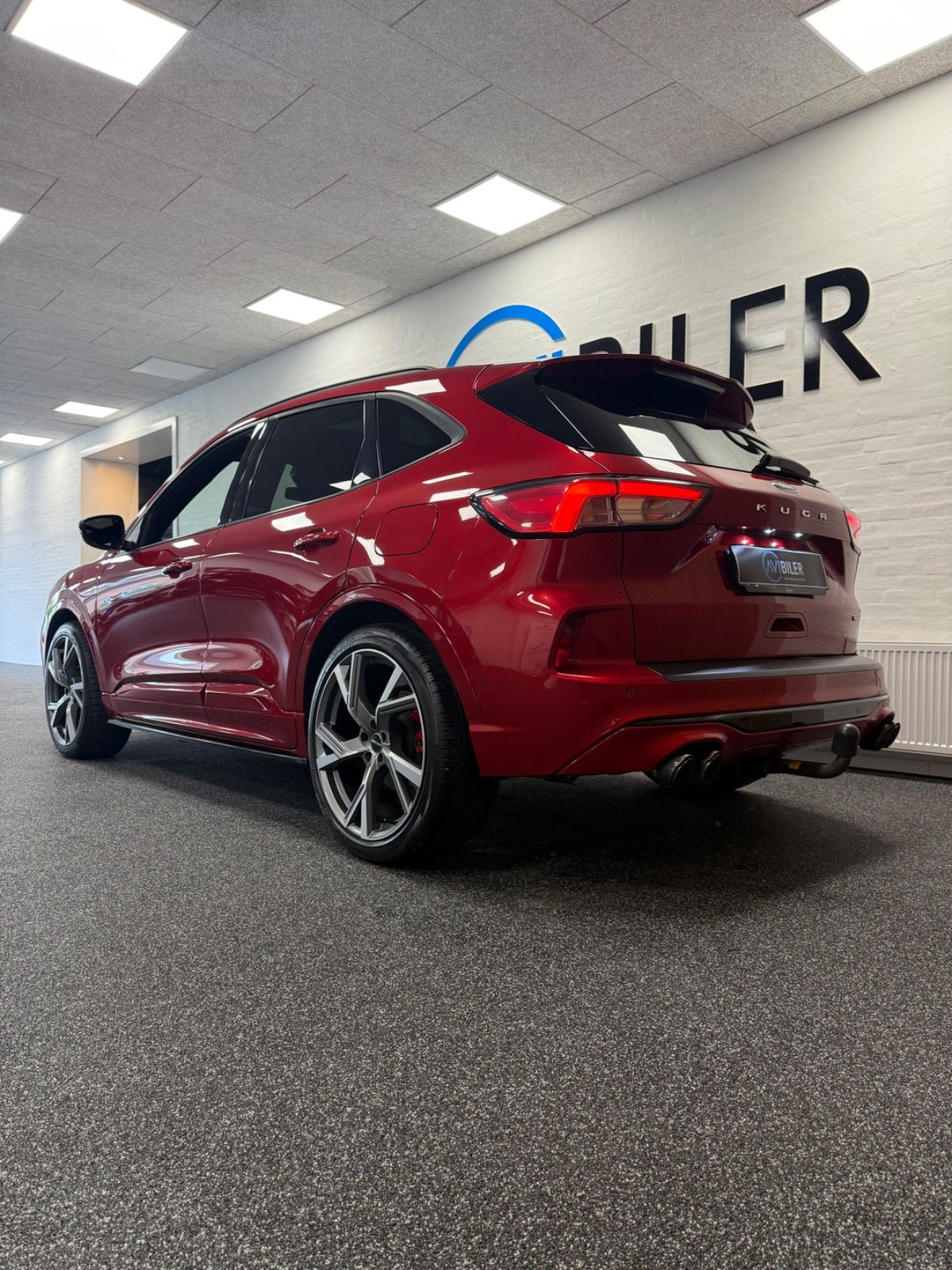 Rød Ford Kuga fra 2021