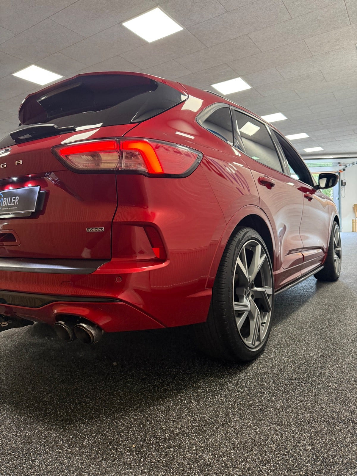 Rød Ford Kuga fra 2021