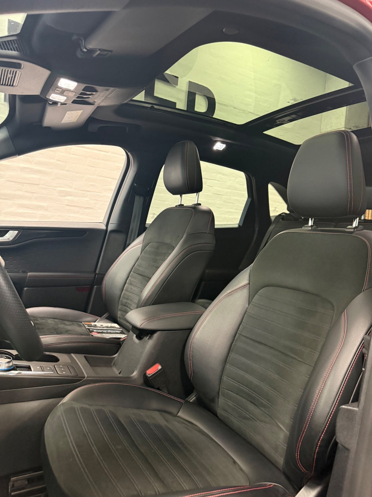 Rød Ford Kuga fra 2021