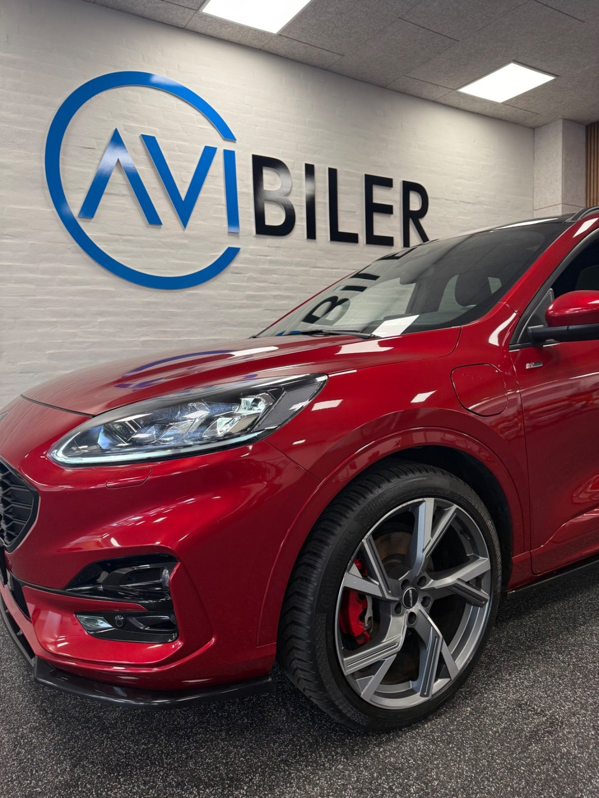 Rød Ford Kuga fra 2021