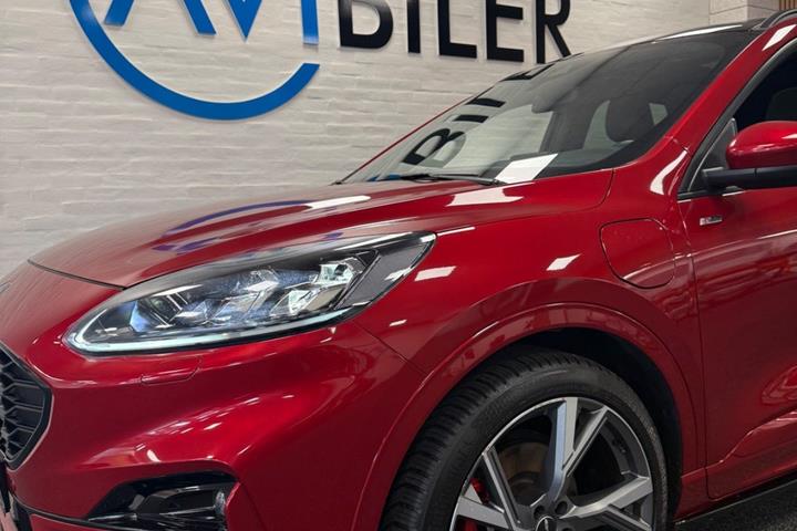 Rød Ford Kuga fra 2021