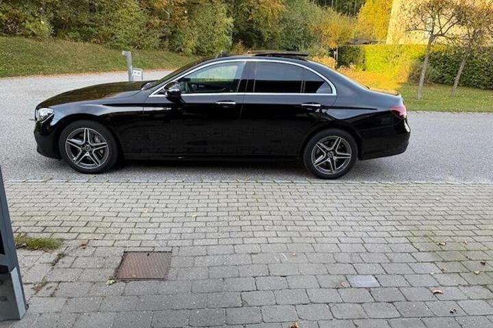 Sort Mercedes E300 e fra 2022