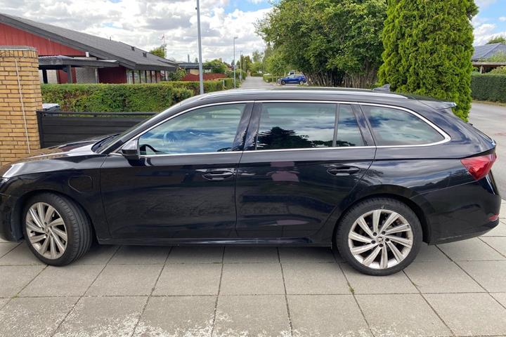 Sort Skoda Octavia fra 2021