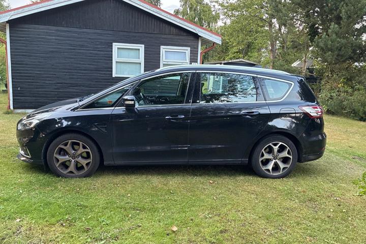 Sort Ford S-MAX fra 2020