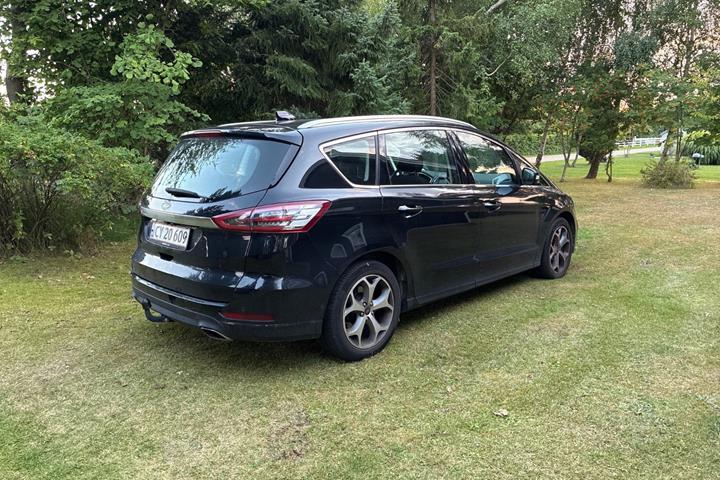 Sort Ford S-MAX fra 2020