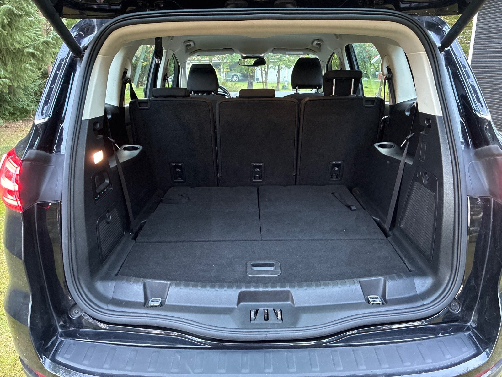 Sort Ford S-MAX fra 2020