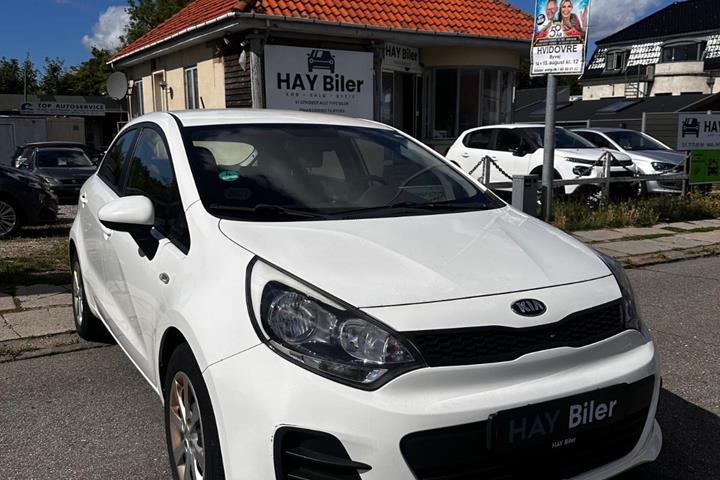 Hvid Kia Rio fra 2015