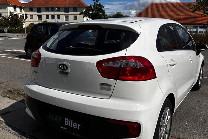 Hvid Kia Rio fra 2015
