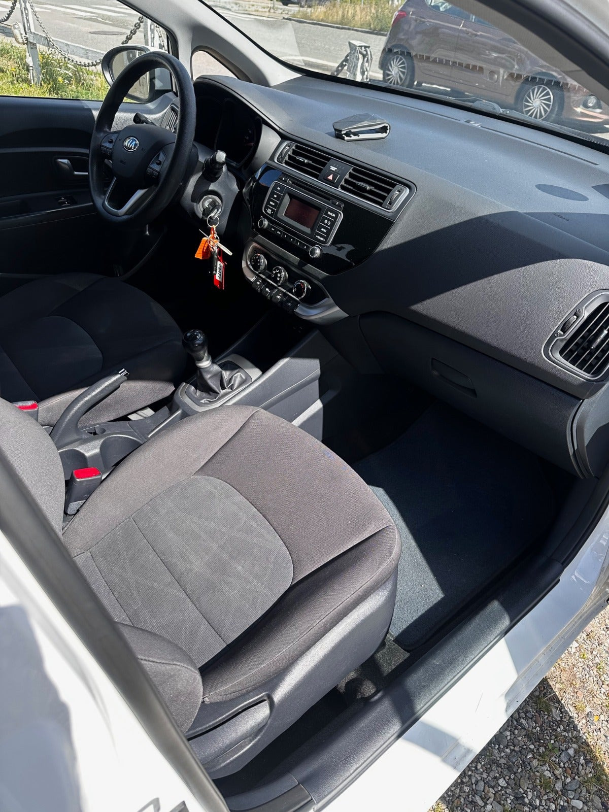 Hvid Kia Rio fra 2015