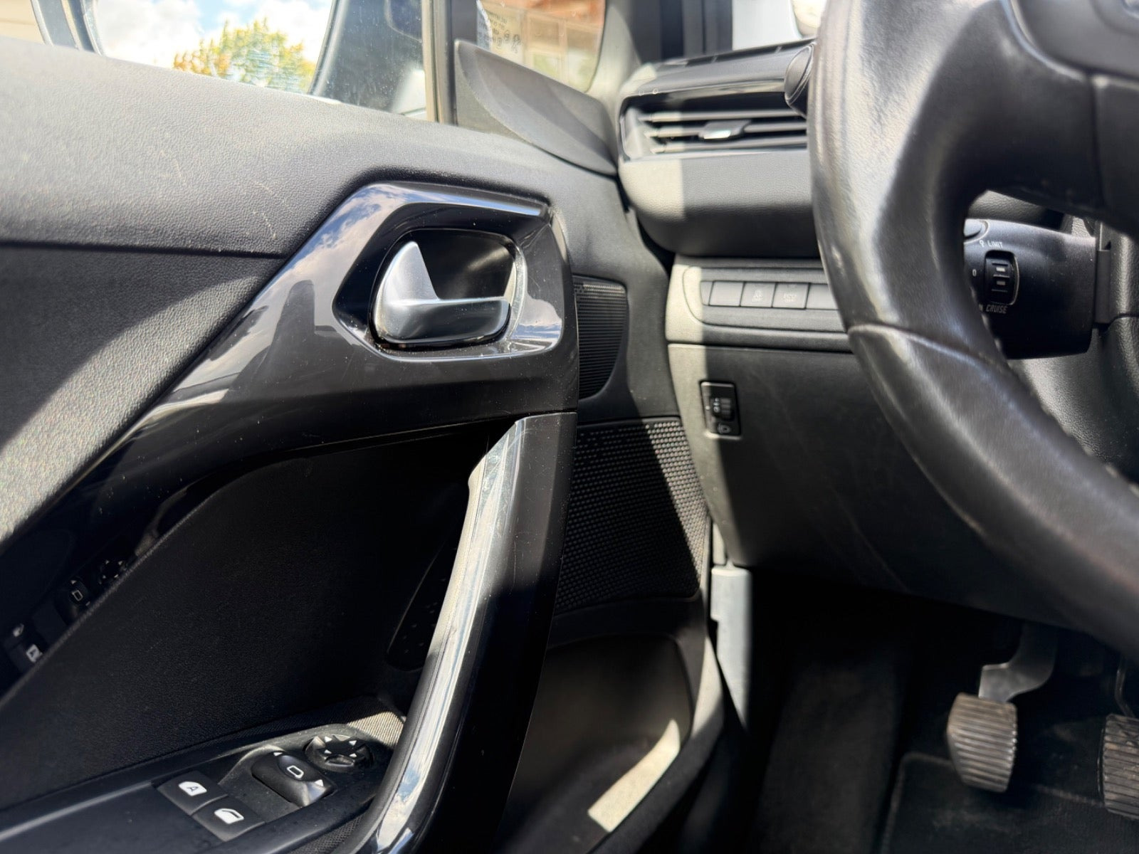 Grøn Peugeot 208 fra 2016