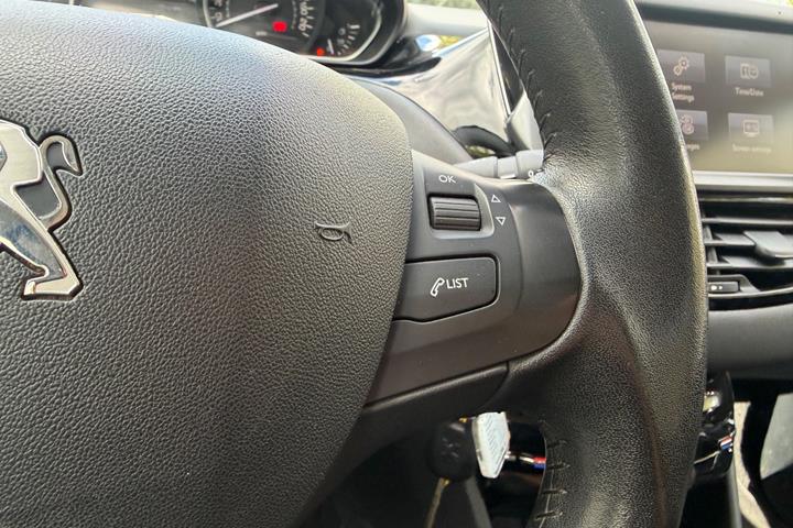 Grøn Peugeot 208 fra 2016