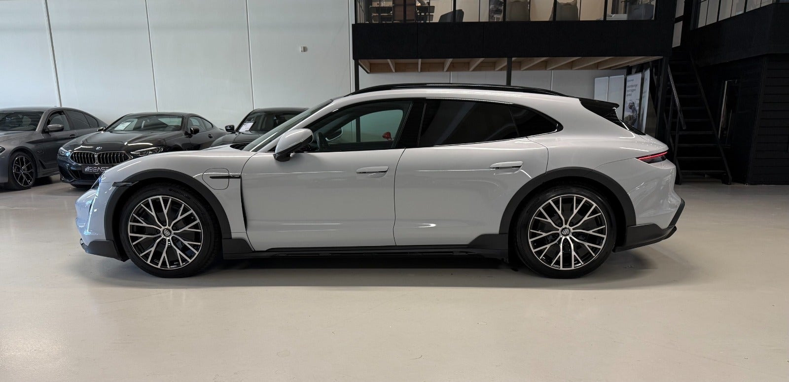 Grå Porsche Taycan fra 2022