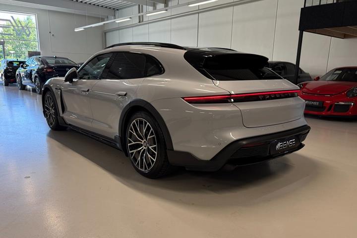 Grå Porsche Taycan fra 2022