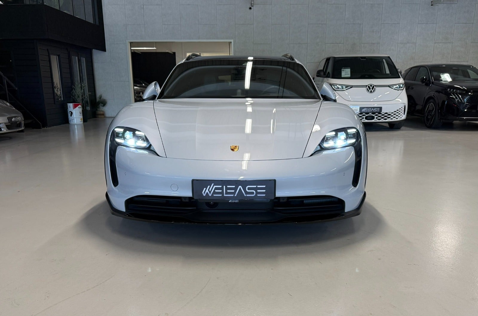 Grå Porsche Taycan fra 2022