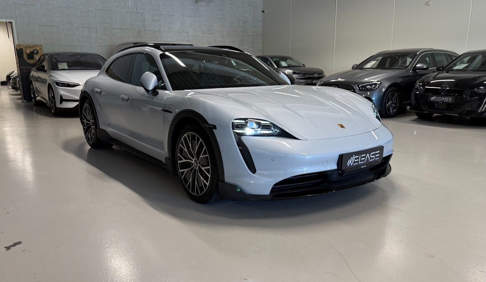 Grå Porsche Taycan fra 2022