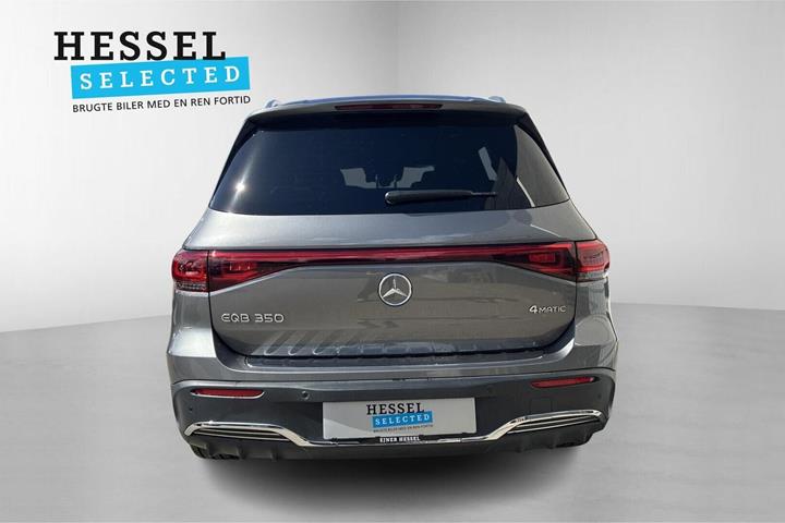 Grå Mercedes EQB350 fra 2023