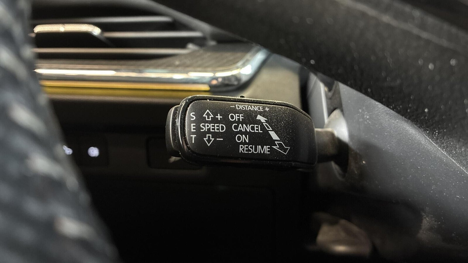 Hvid Skoda Enyaq fra 2023