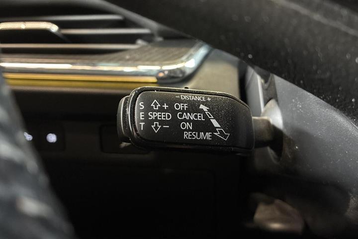Hvid Skoda Enyaq fra 2023