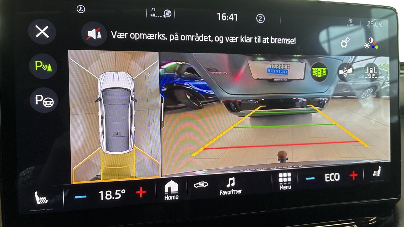 Hvid Skoda Enyaq fra 2023