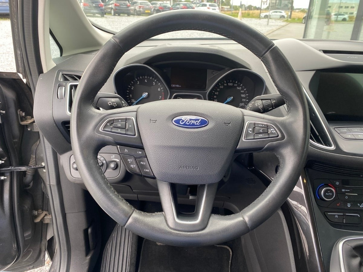 Grå Ford C-MAX fra 2017