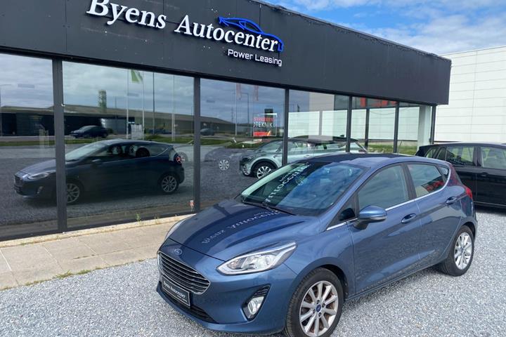 Blå Ford Fiesta fra 2019