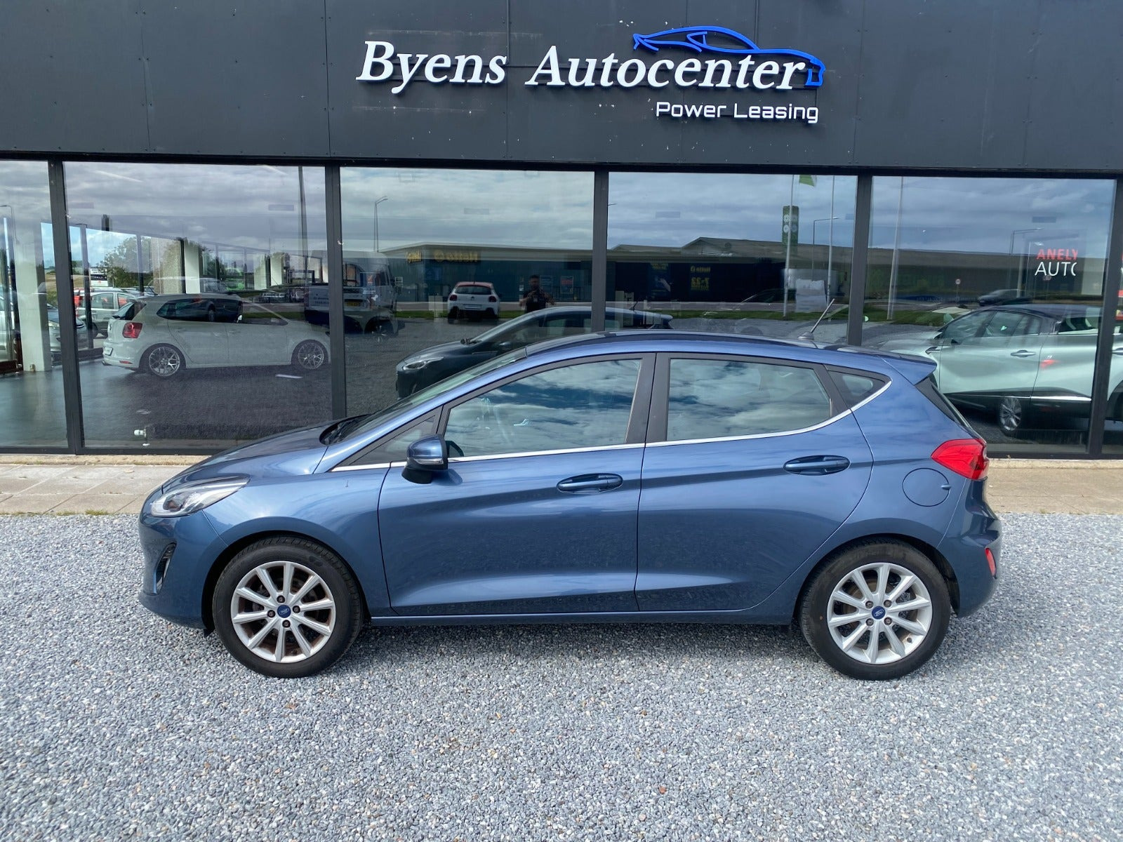 Blå Ford Fiesta fra 2019