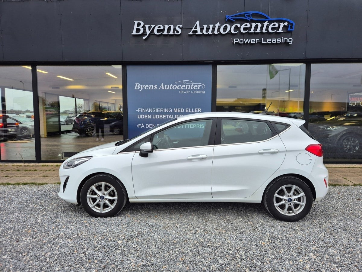 Hvid Ford Fiesta fra 2021