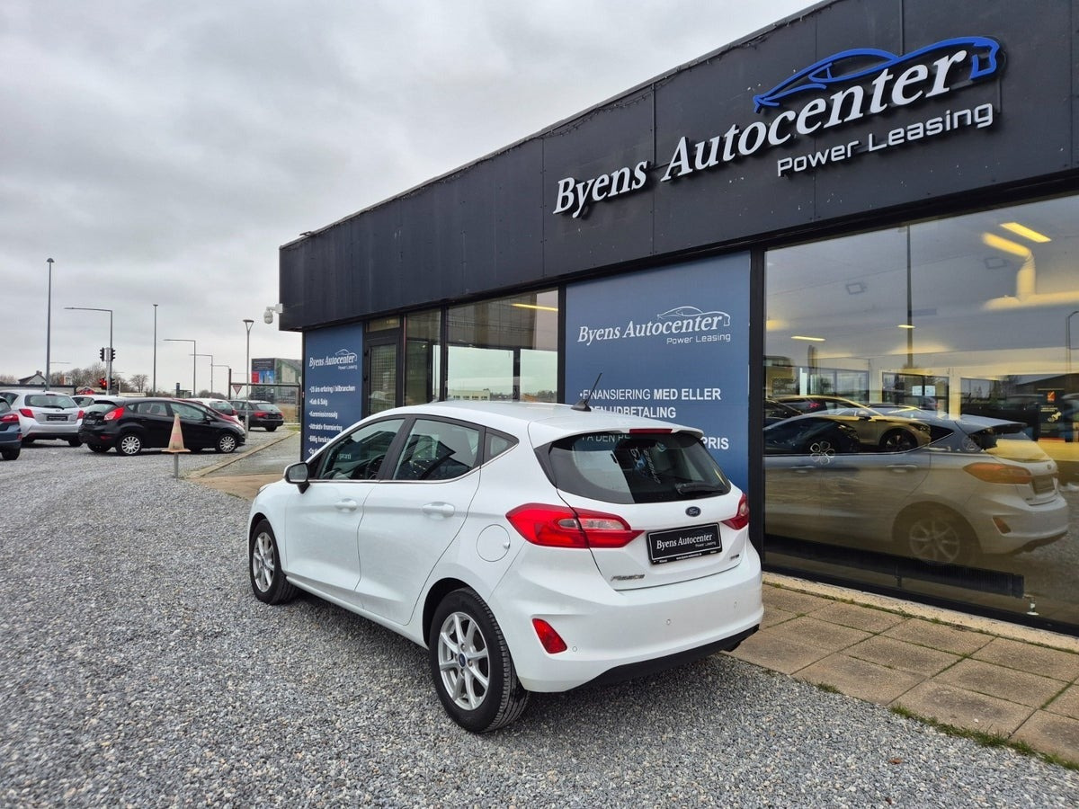 Hvid Ford Fiesta fra 2021