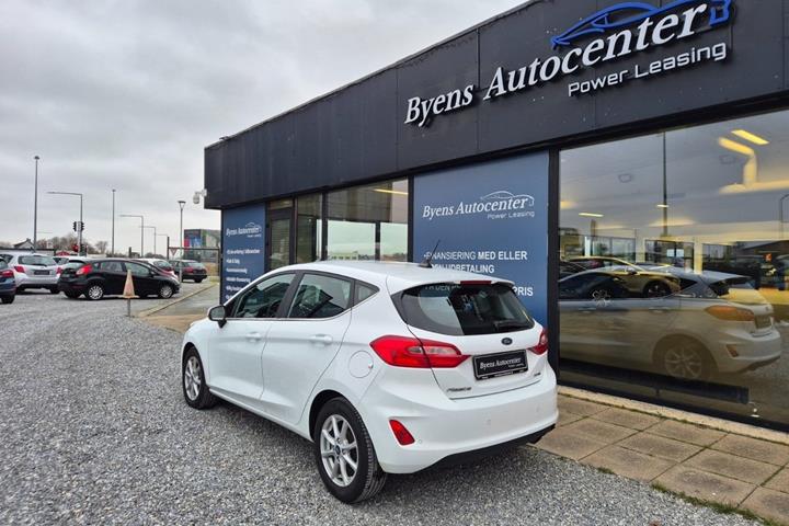 Hvid Ford Fiesta fra 2021