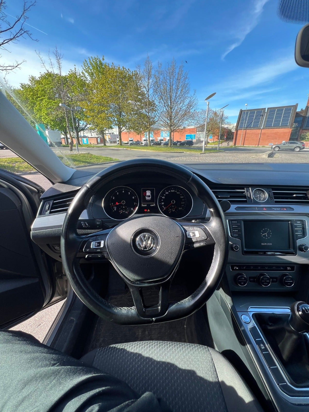 Sølv VW Passat fra 2015