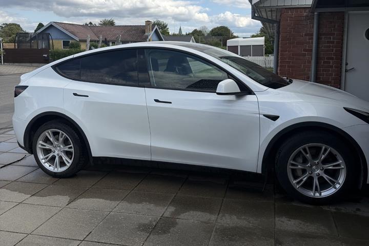 undefined Tesla Model Y fra 2023