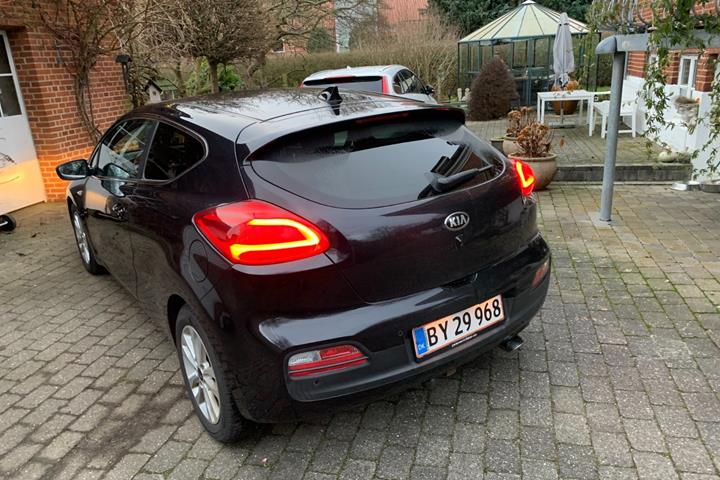 Rød Kia Ceed fra 2017