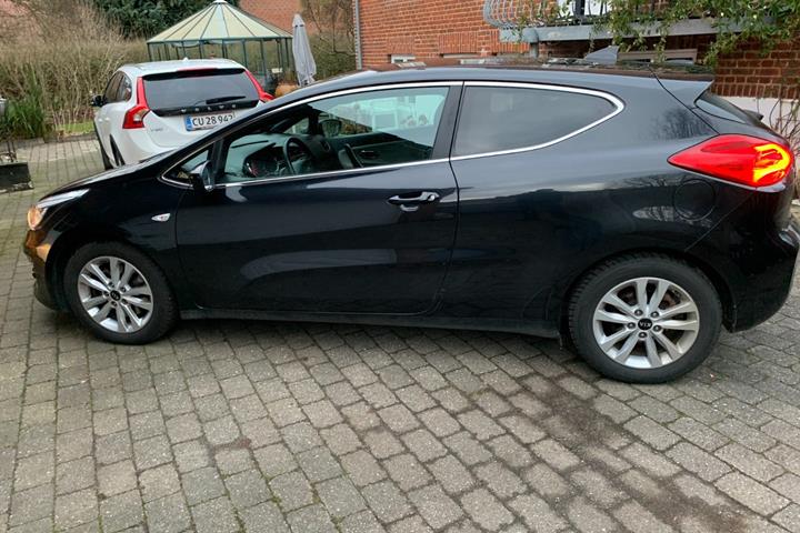 Rød Kia Ceed fra 2017
