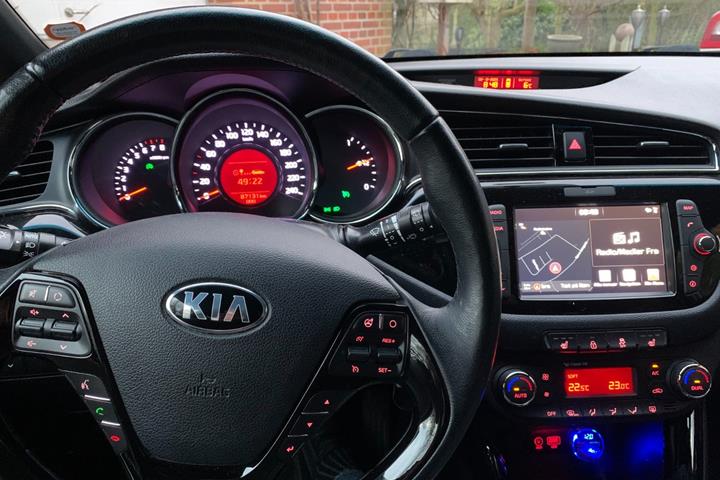 Rød Kia Ceed fra 2017