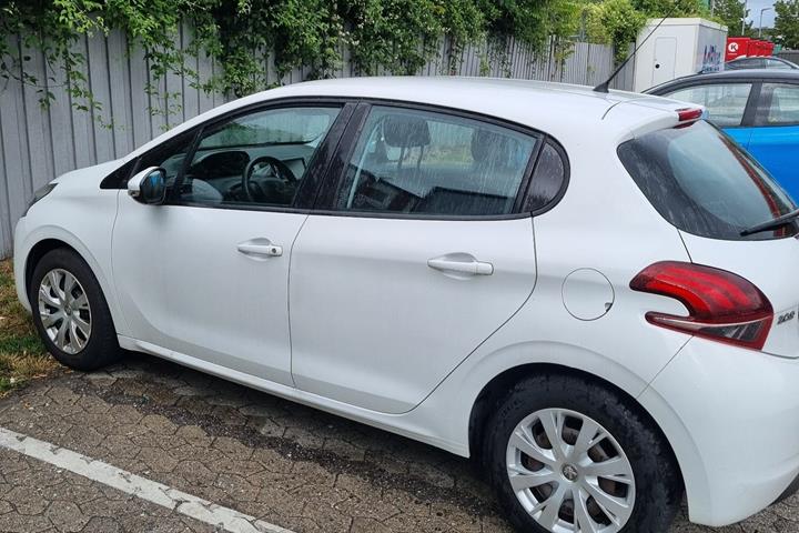 undefined Peugeot 208 fra 2015