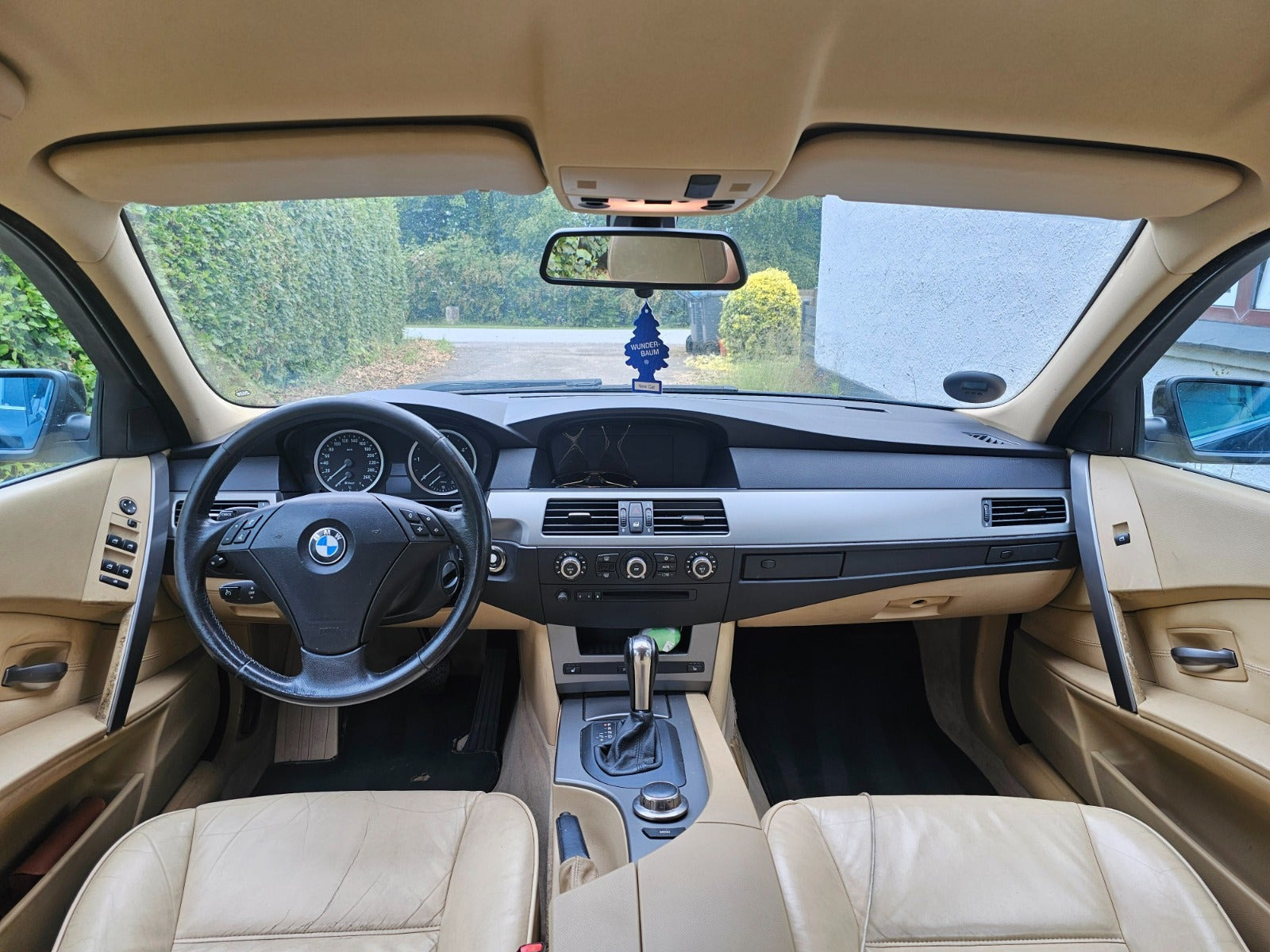 Beige BMW 530d fra 2006