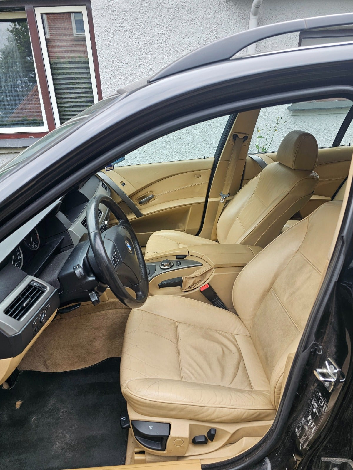 Beige BMW 530d fra 2006