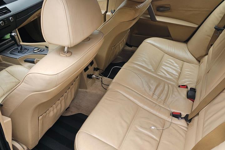 Beige BMW 530d fra 2006