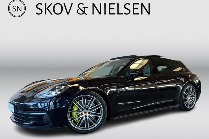 Sort Porsche Panamera 4 fra 2019
