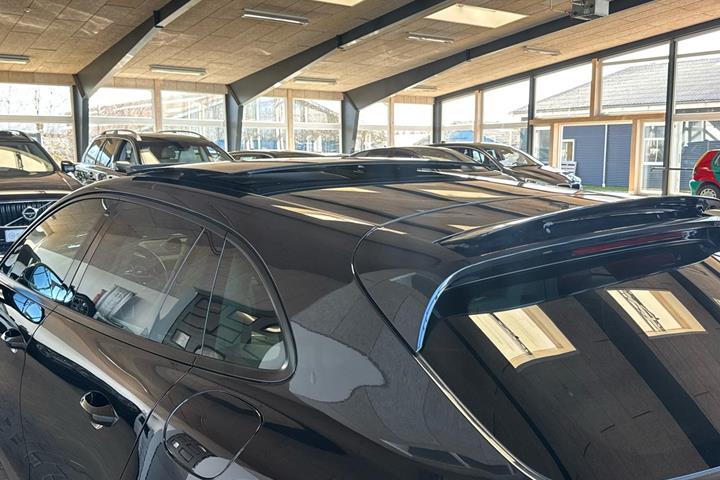 Sort Porsche Panamera 4 fra 2019