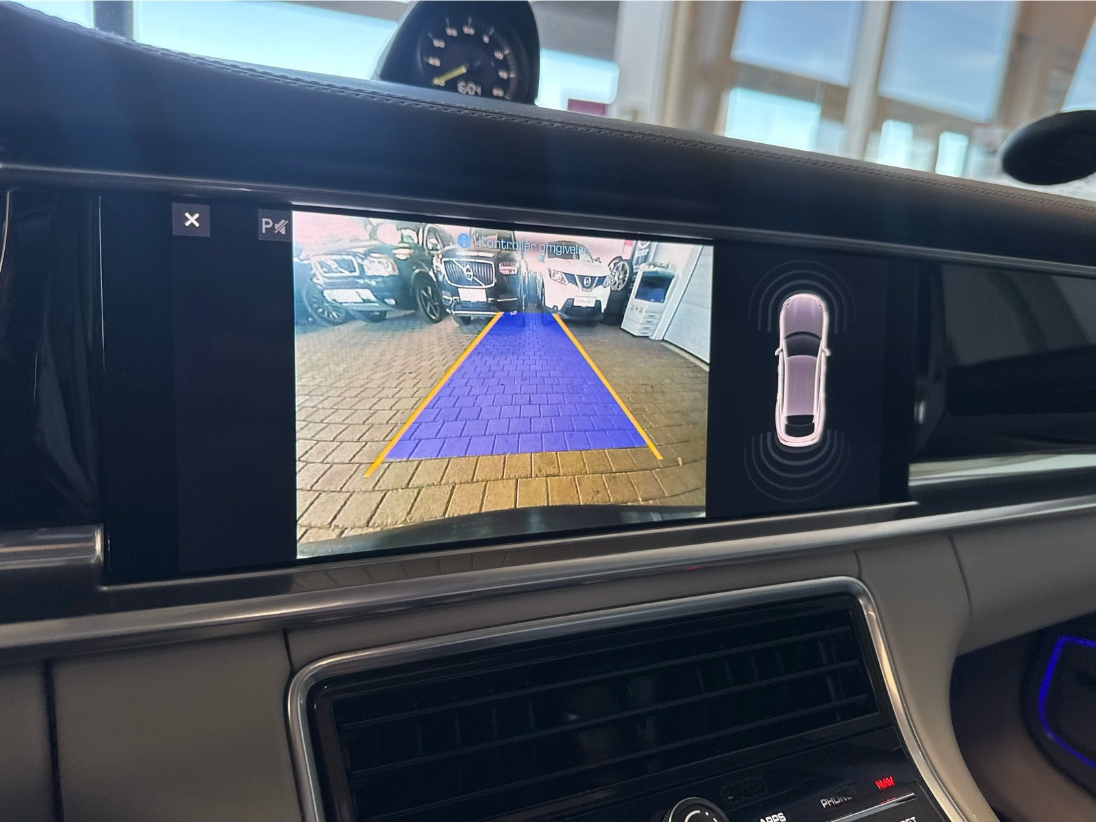 Sort Porsche Panamera 4 fra 2019