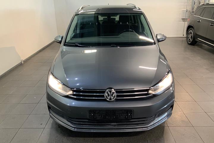 Grå VW Touran fra 2018