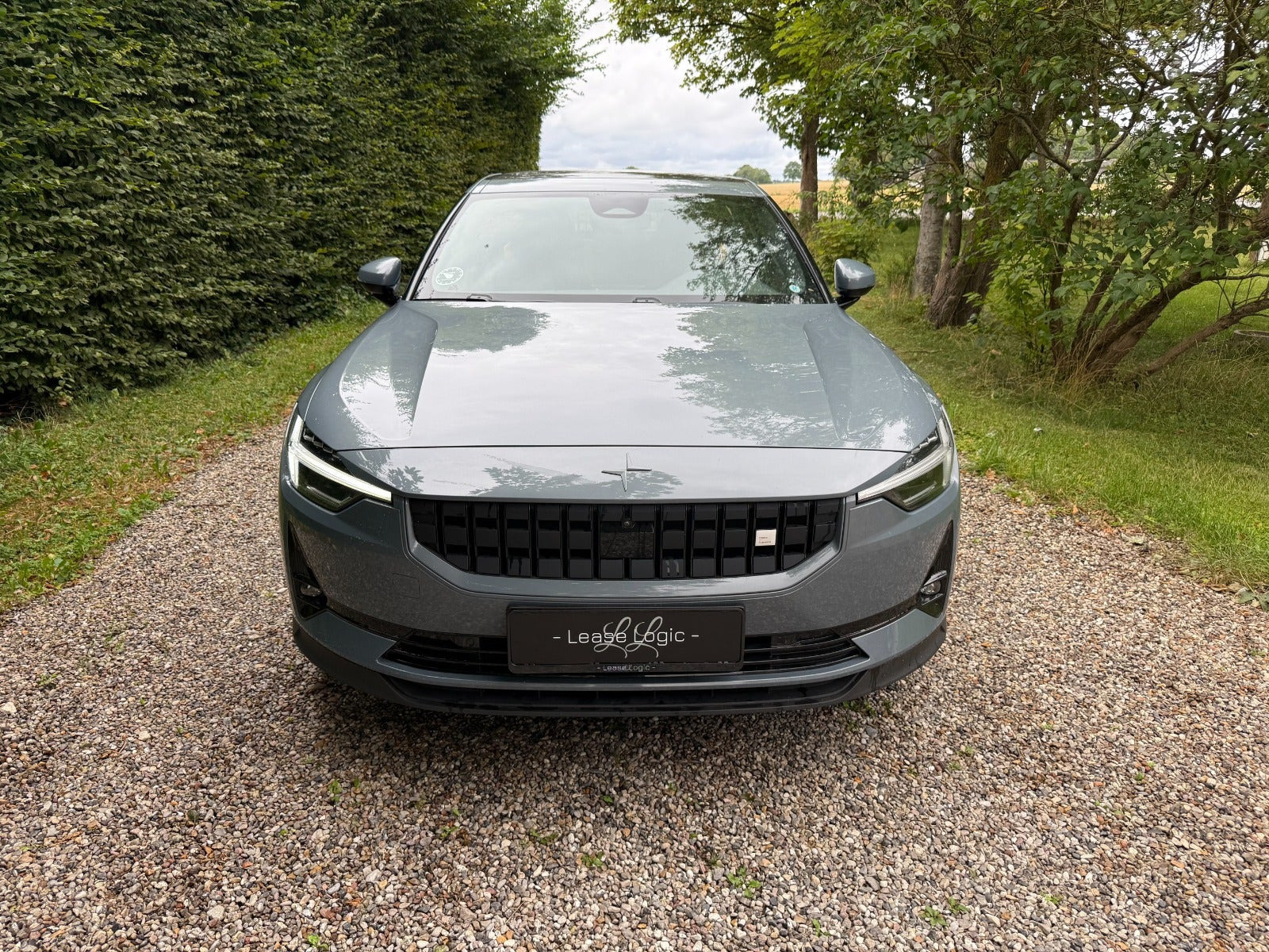 Grå Polestar 2 fra 2023