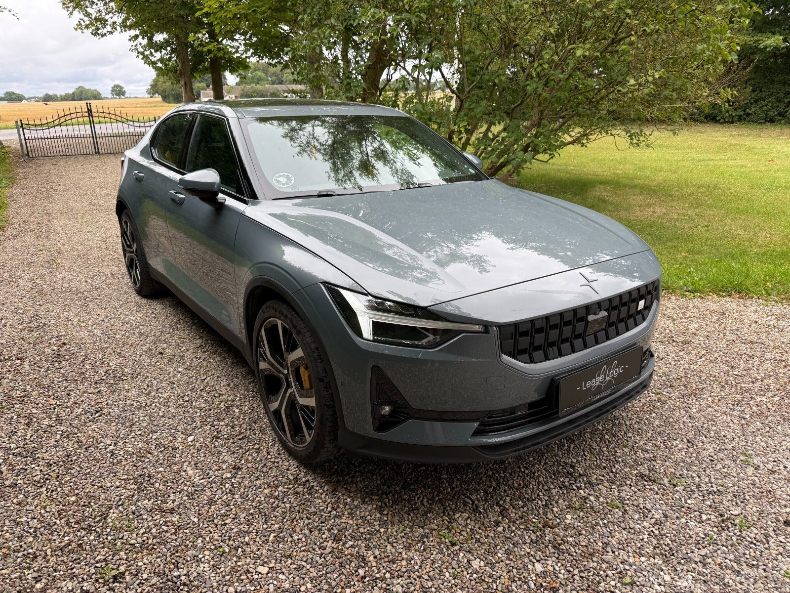 Grå Polestar 2 fra 2023