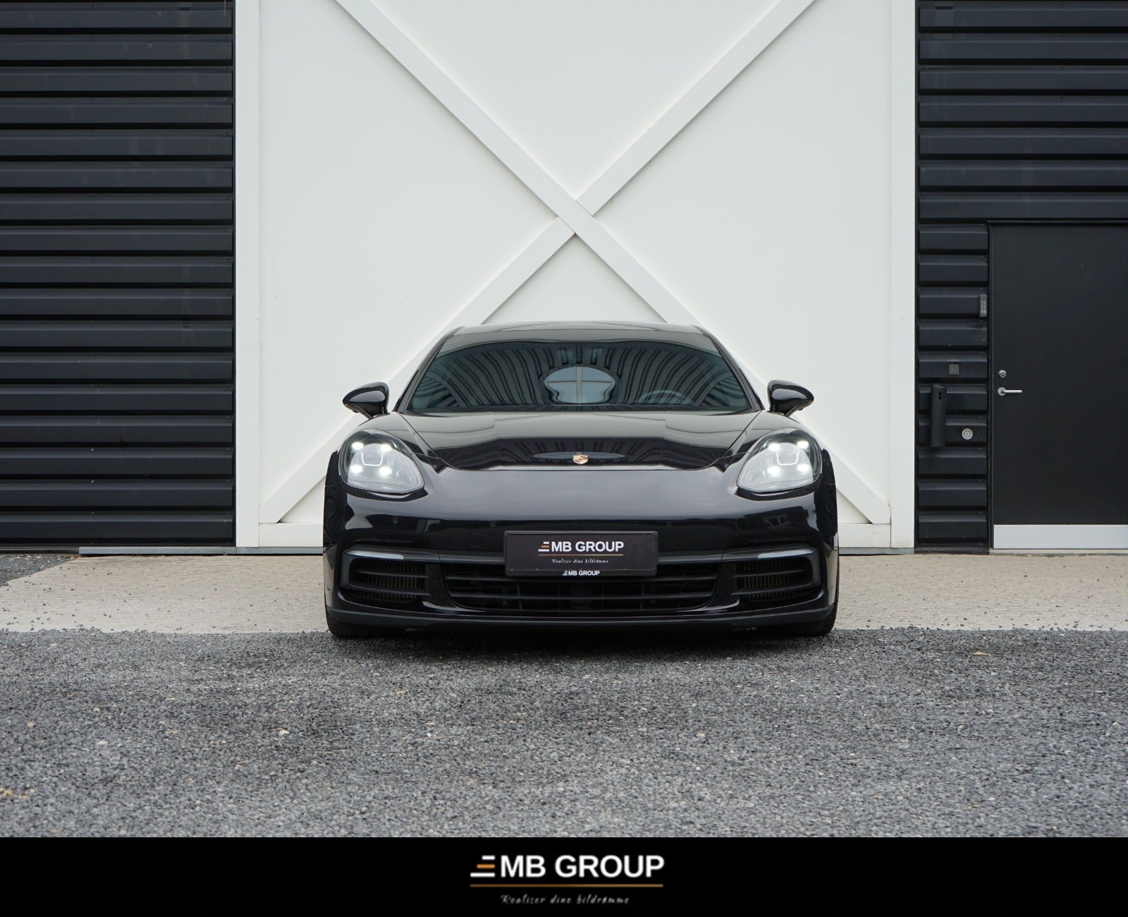 Sort Porsche Panamera 4 fra 2017