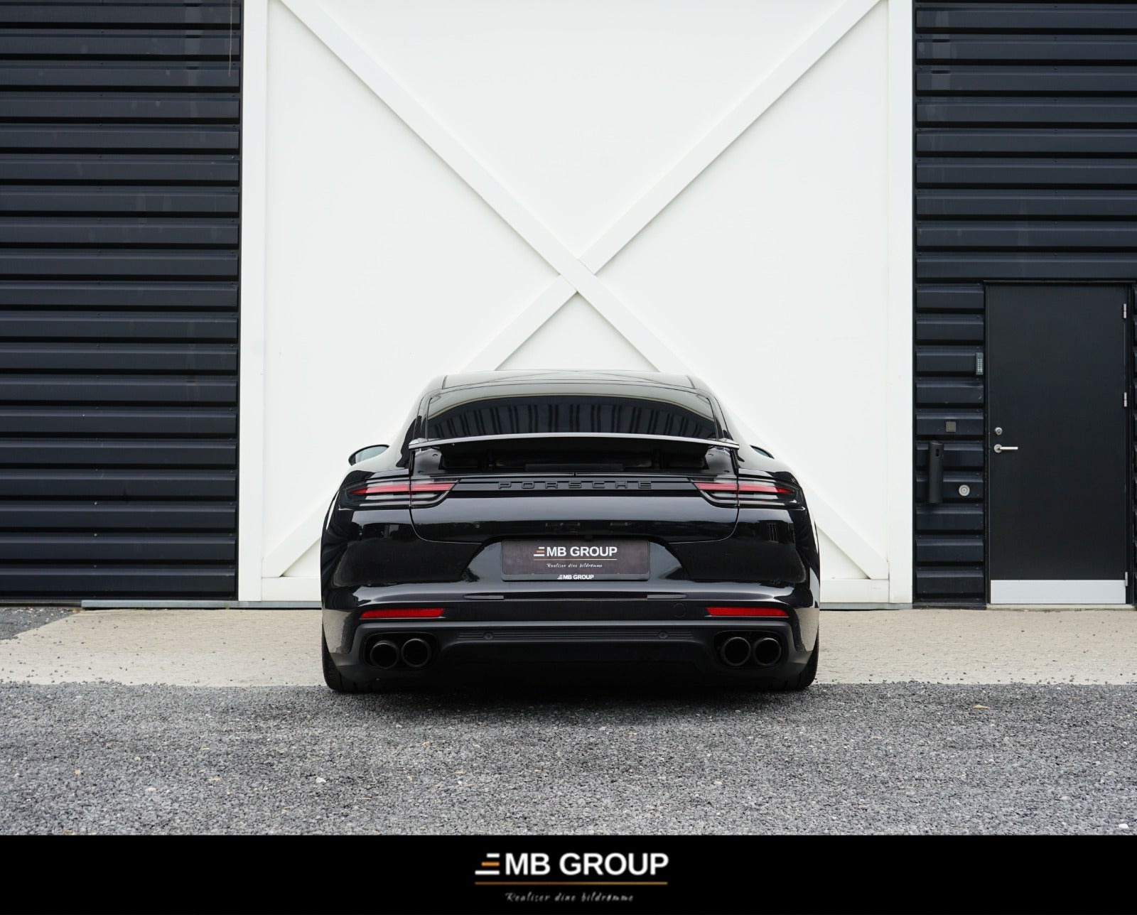 Sort Porsche Panamera 4 fra 2017