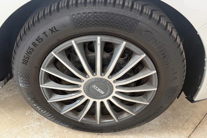 Sort Renault Clio IV fra 2015