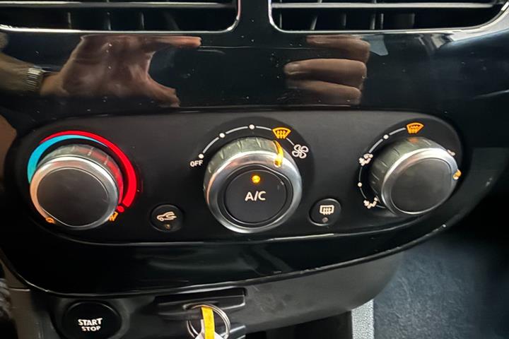 Sort Renault Clio IV fra 2015
