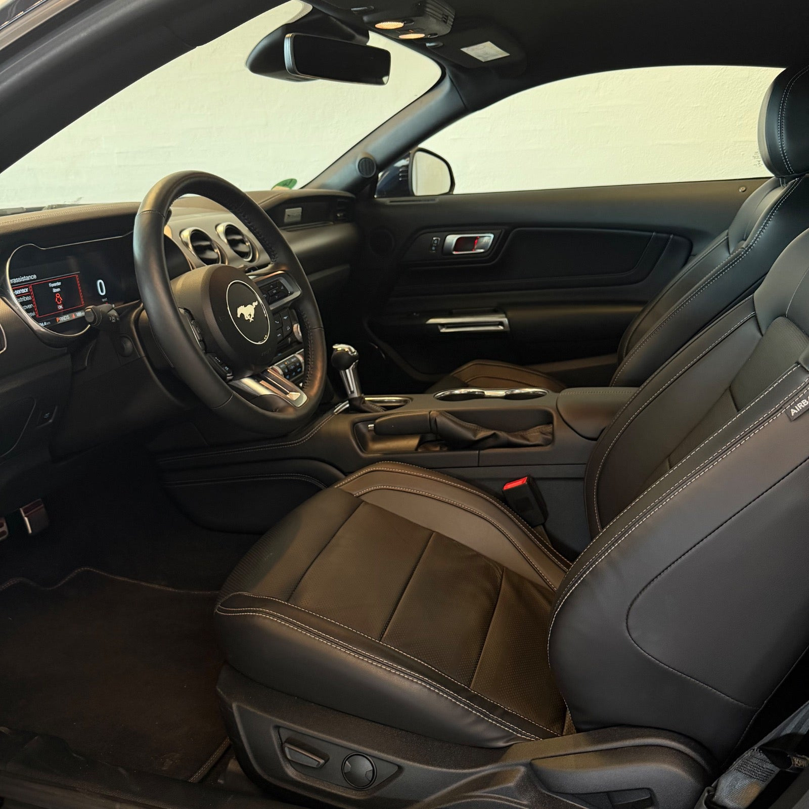 Blå Ford Mustang fra 2021