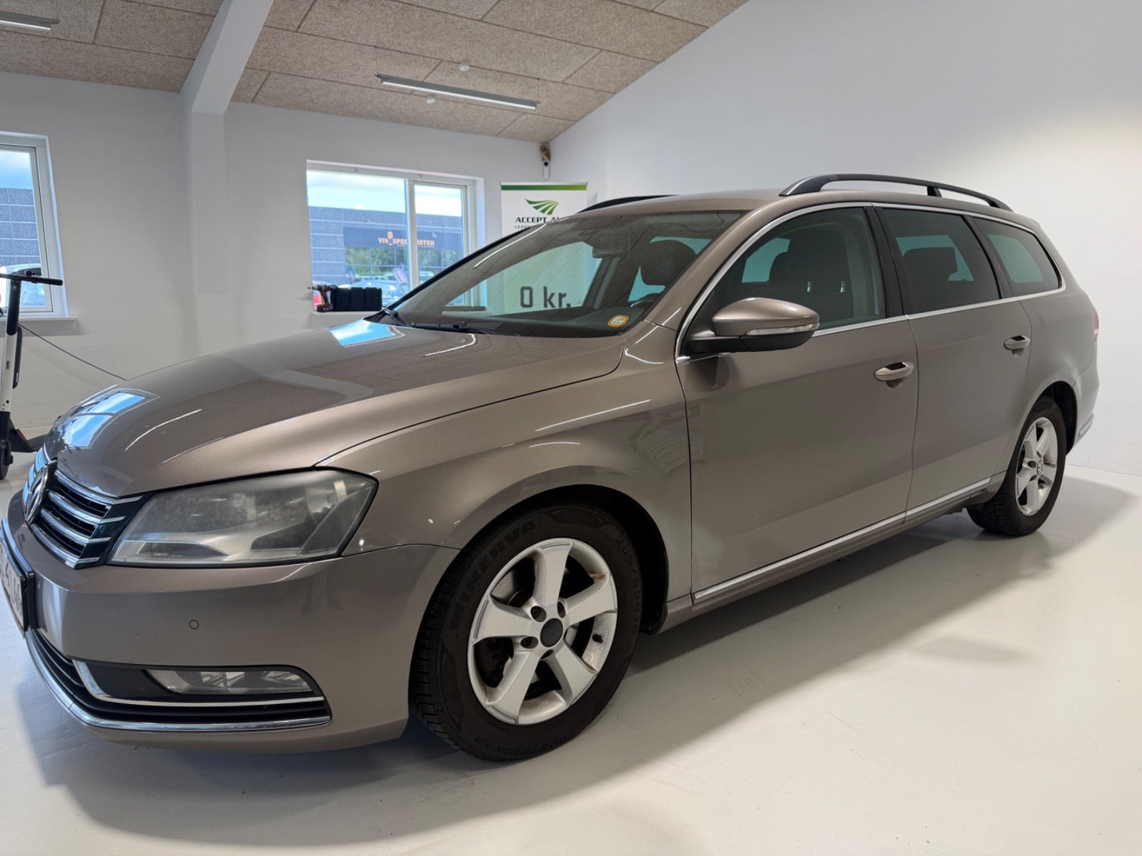 Grå VW Passat fra 2011